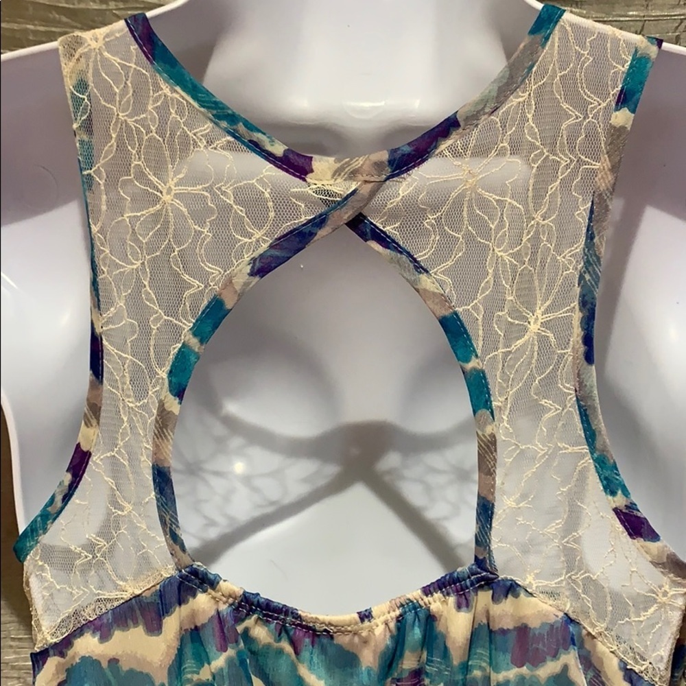 Lace Back Dress - Picture 5 of 10